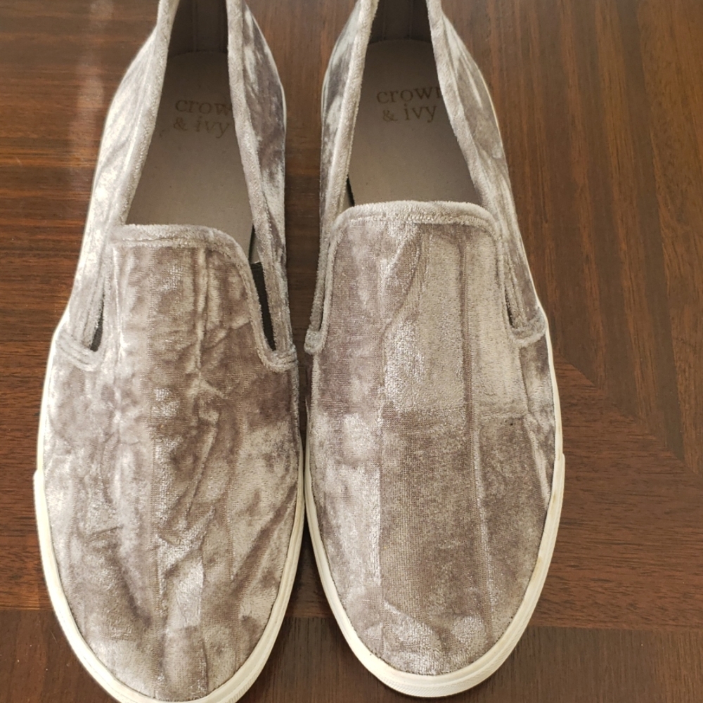 Loafer style canvas slipper